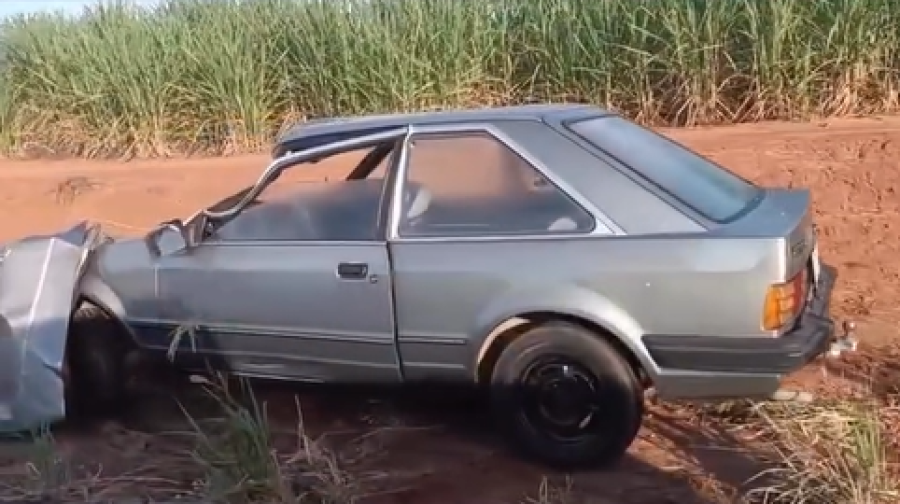 CARRO COLIDE NA TRASEIRA DE TRATOR SEM ILUMINAÇÃO NA VICINAL MIRANDÓPOLIS–PACAEMBU; VEJA VÍDEO