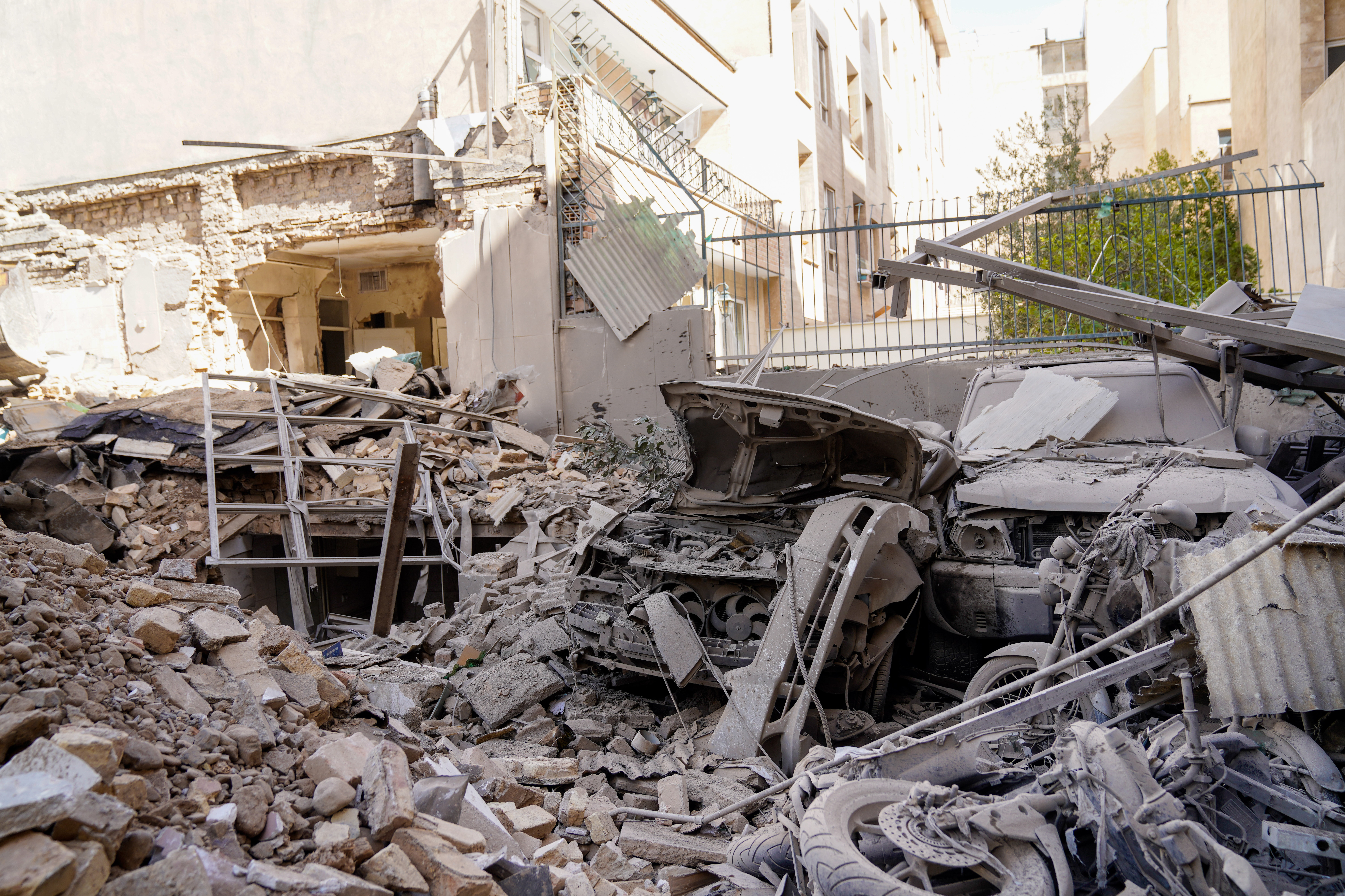 Embaixador do Brasil no Irã relata falta de internet e dificuldade para se comunicar com brasileiros: 'instrução é se abrigar'