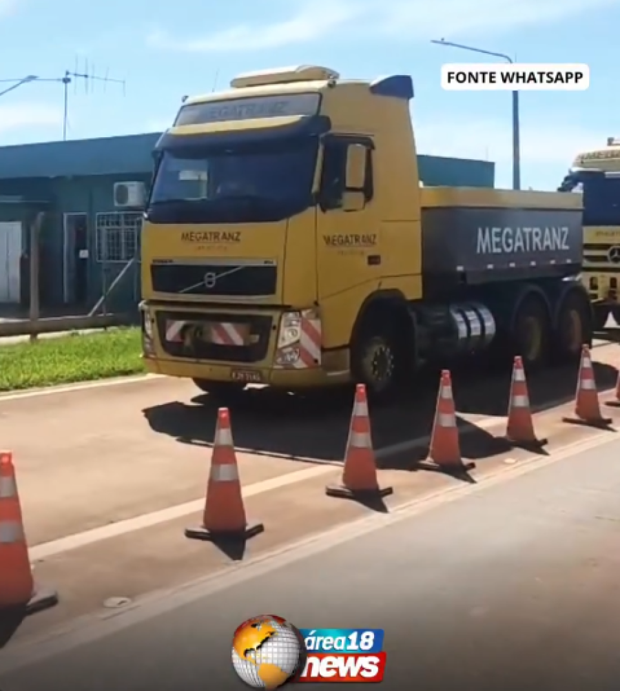 CARGA GIGANTE COM 37 EIXOS PASSA PELO PEDÁGIO DE LAVÍNIA E CHAMA ATENÇÃO NA REGIÃO; VEJA VÍDEO