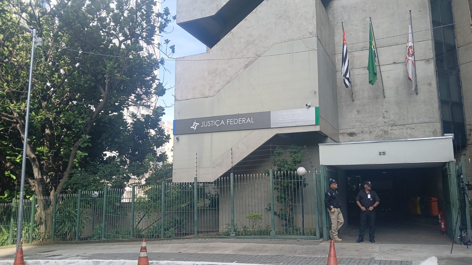 Justiça mantém prisão de Daniel Vorcaro e do cunhado e determina transferência para presídio estadual em SP