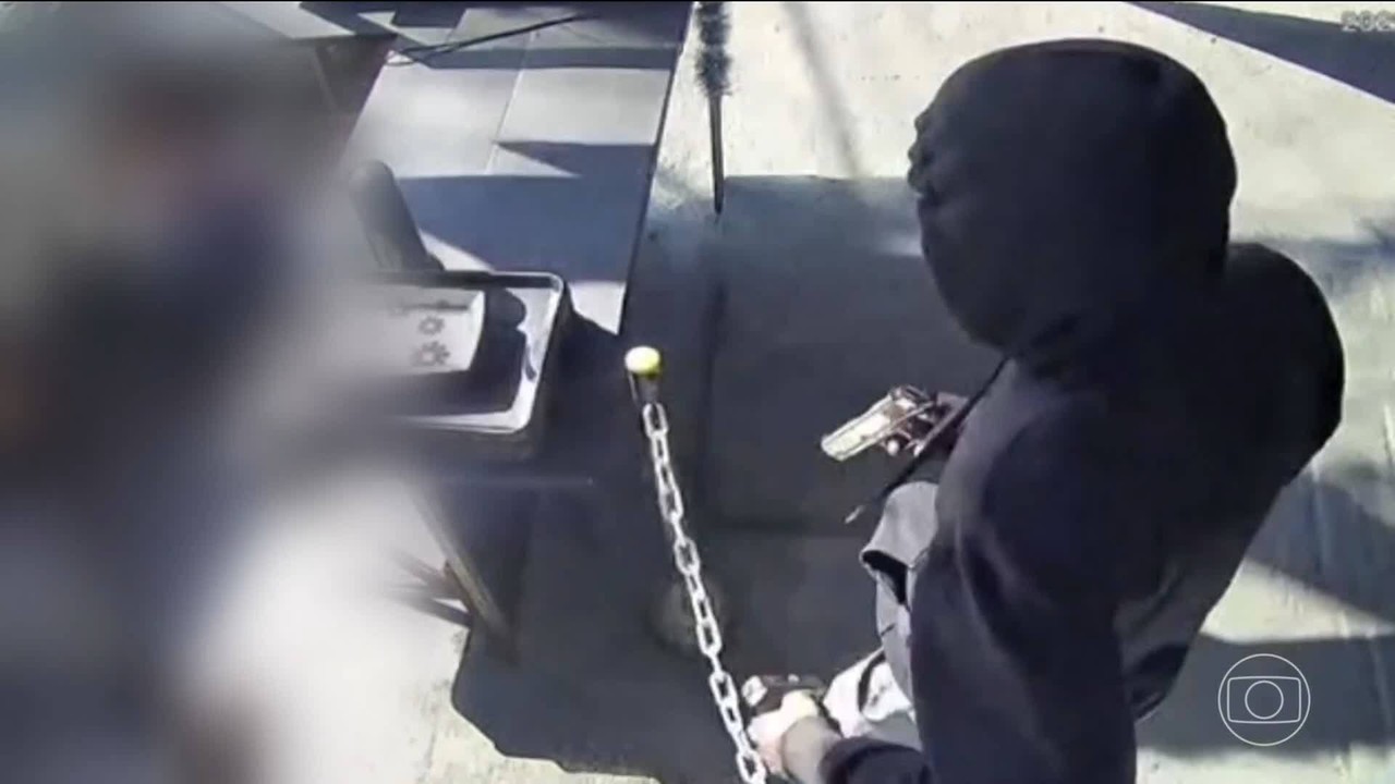 Arma de fogo foi usada em 47% dos homicídios de mulheres no Brasil em 2024, aponta estudo