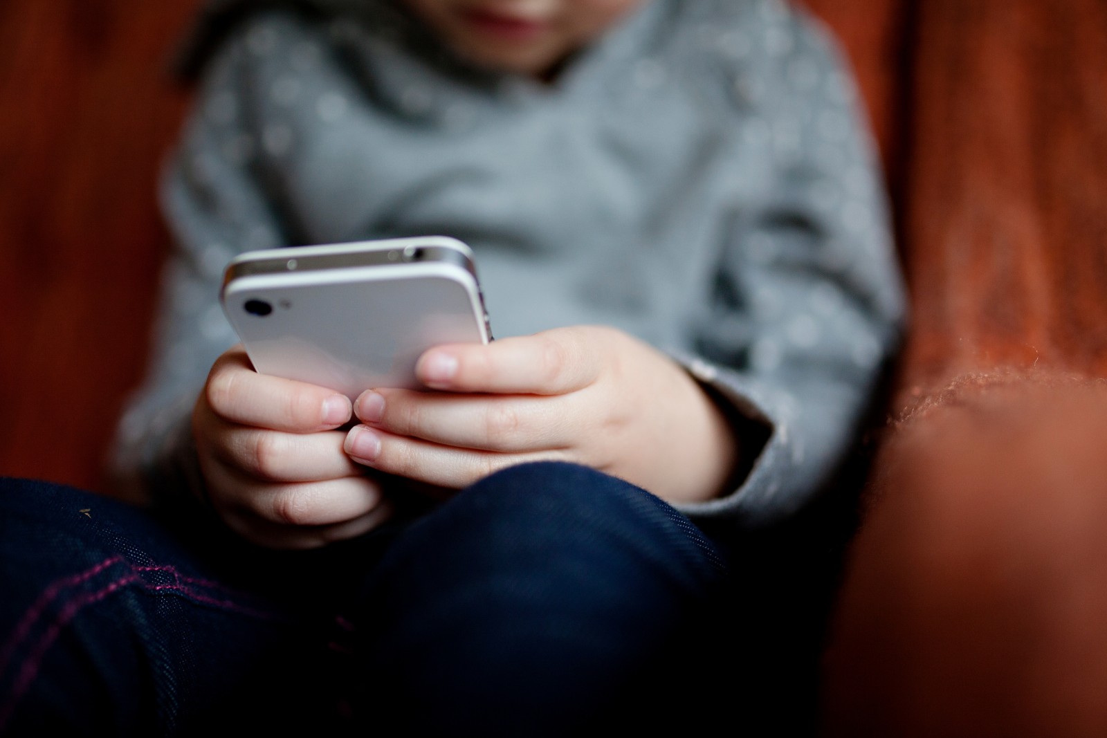 Lula deve assinar decreto que regulamenta ECA Digital nesta terça; veja principais pontos