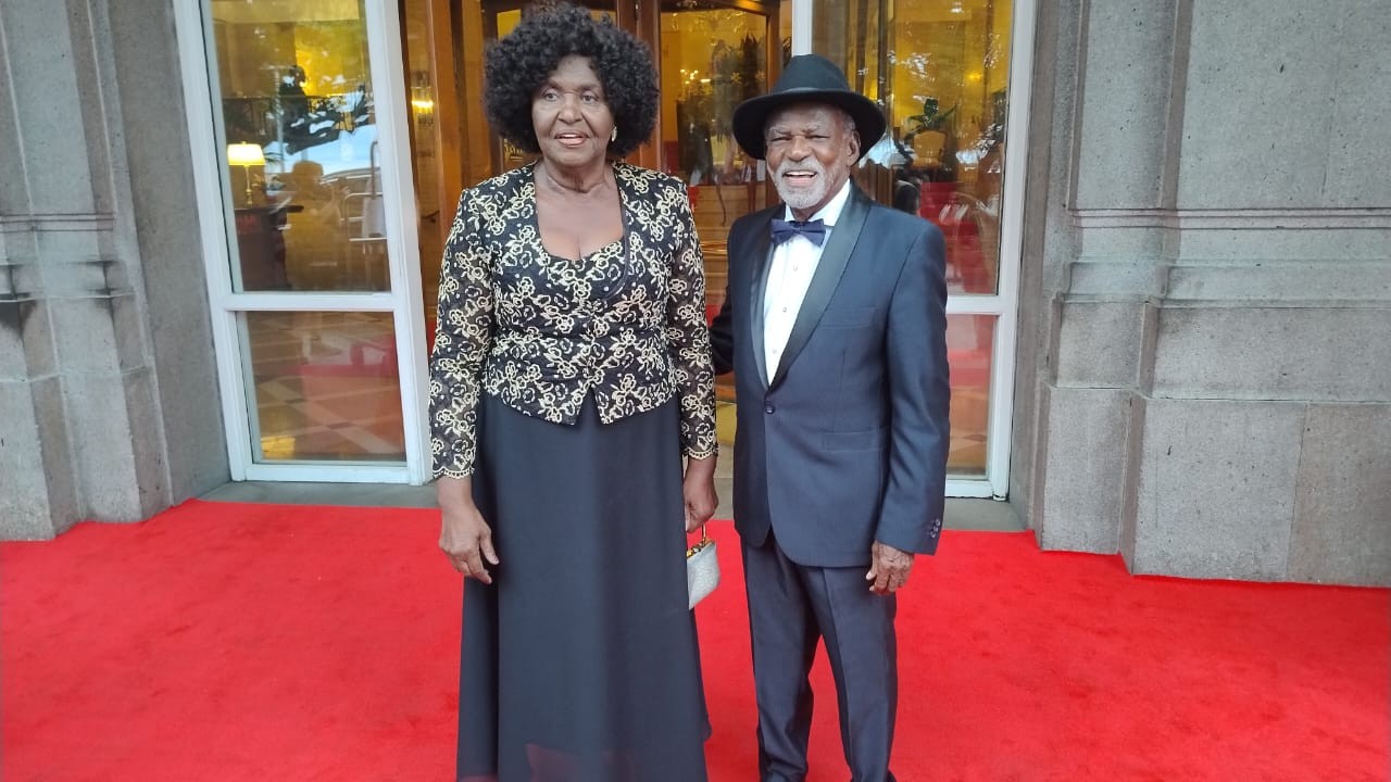 Artistas participam de evento do Globo de Ouro com homenagens a Fernanda Montenegro, Pitanga e outros brasileiros no Copacabana Palace