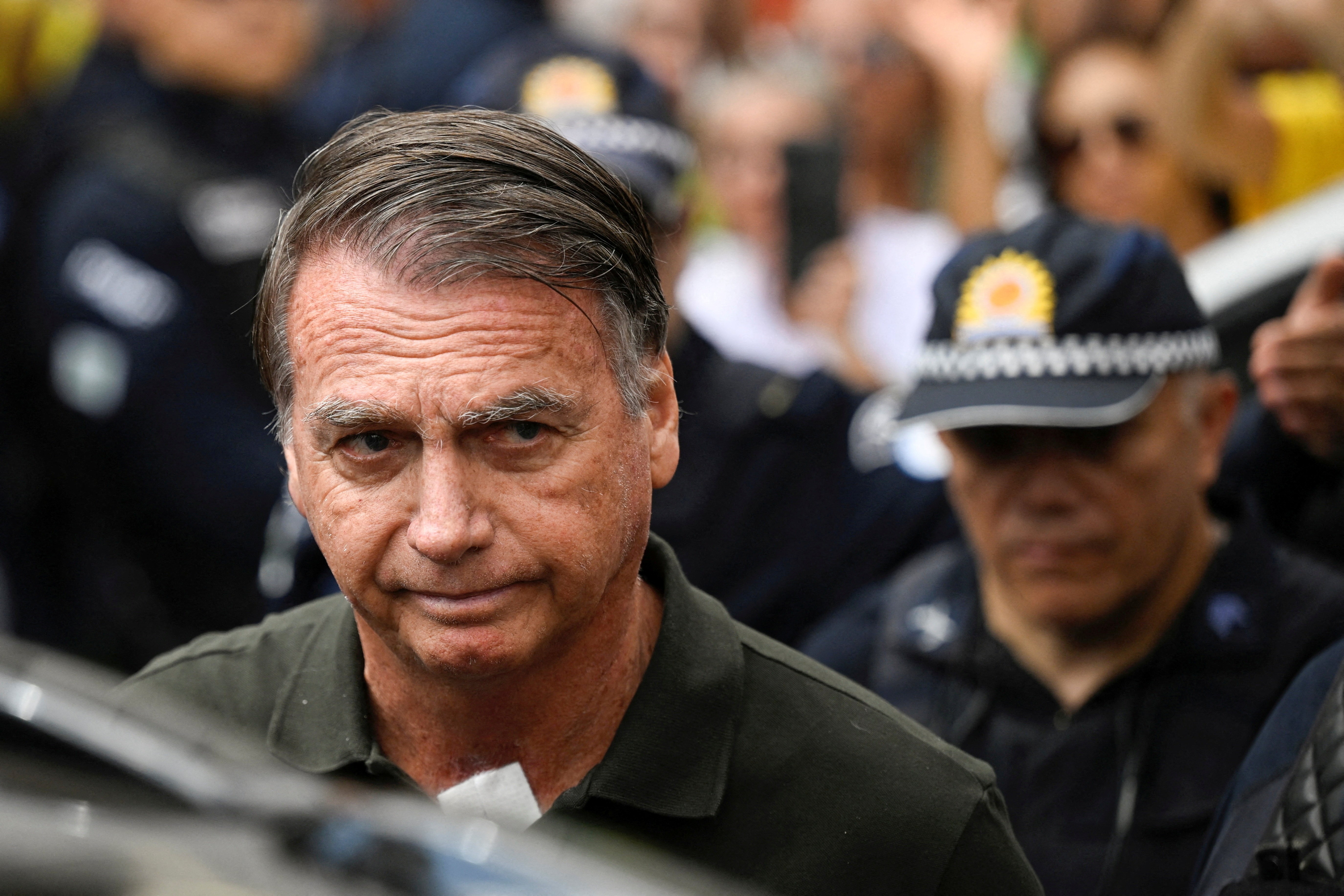 Bolsonaro está estável clinicamente e sem febre, mas segue sem previsão de alta hospitalar