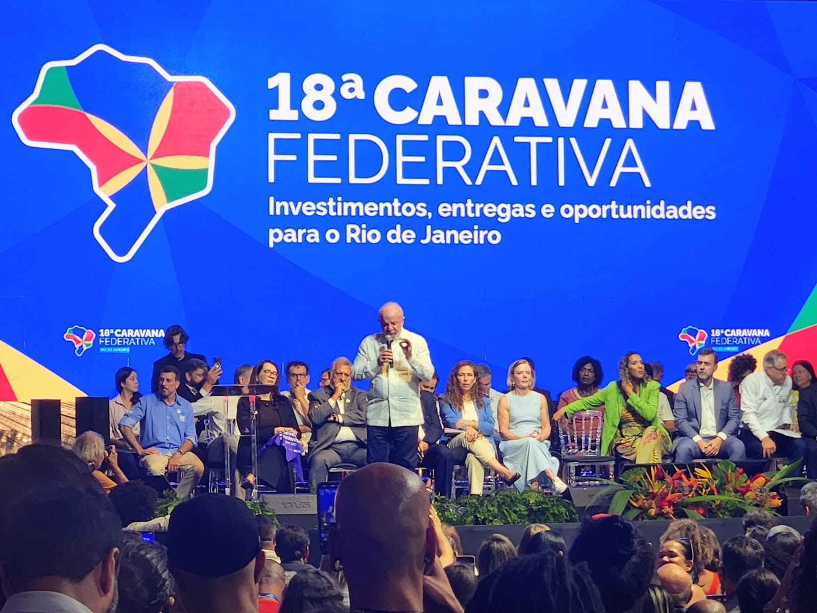 Após Flávio chamar Lula de 'Opala velhão', petista rebate e diz que Bolsonaro 'está no desmanche'