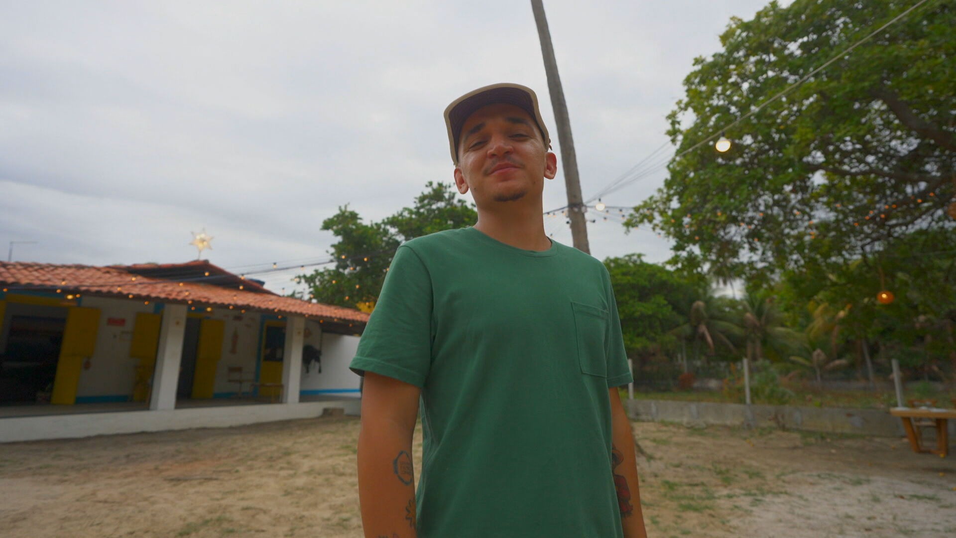 ‘Casa Caranguejo do João Gomes': com estrada de terra e cavalo no quintal, cantor cria ‘refúgio’ inspirado na casa da avó; VÍDEO