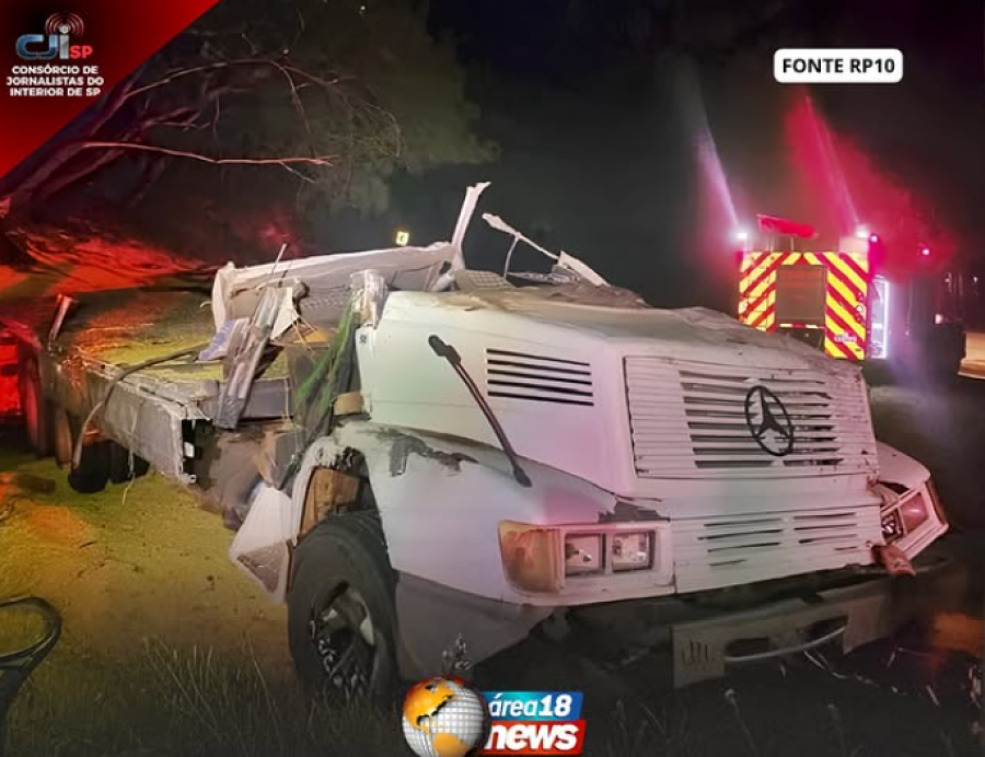 TRAGÉDIA NA ESTRADA: CAMINHÃO TOMBA E TRÊS JOVENS MORREM NA REGIÃO