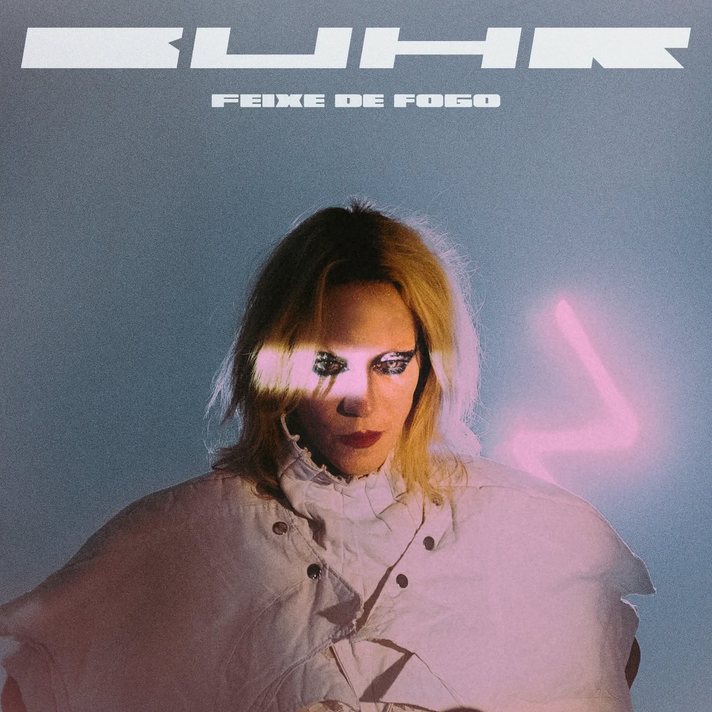 Buhr faz feats com Josyara, Negadeza e Russo Passapusso em 'Feixe de fogo', primeiro álbum da artista em sete anos