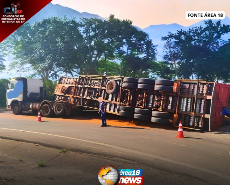 CARRETA TOMBA E INTERDITA RODOVIA EM PACAEMBU APÓS FALHA MECÂNICA