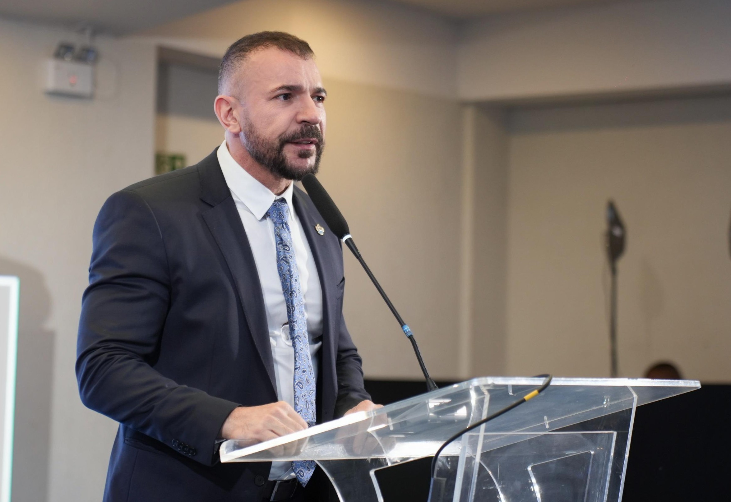 Governador interino do RJ demite presidente da Cedae e amplia desmonte de núcleo de Castro