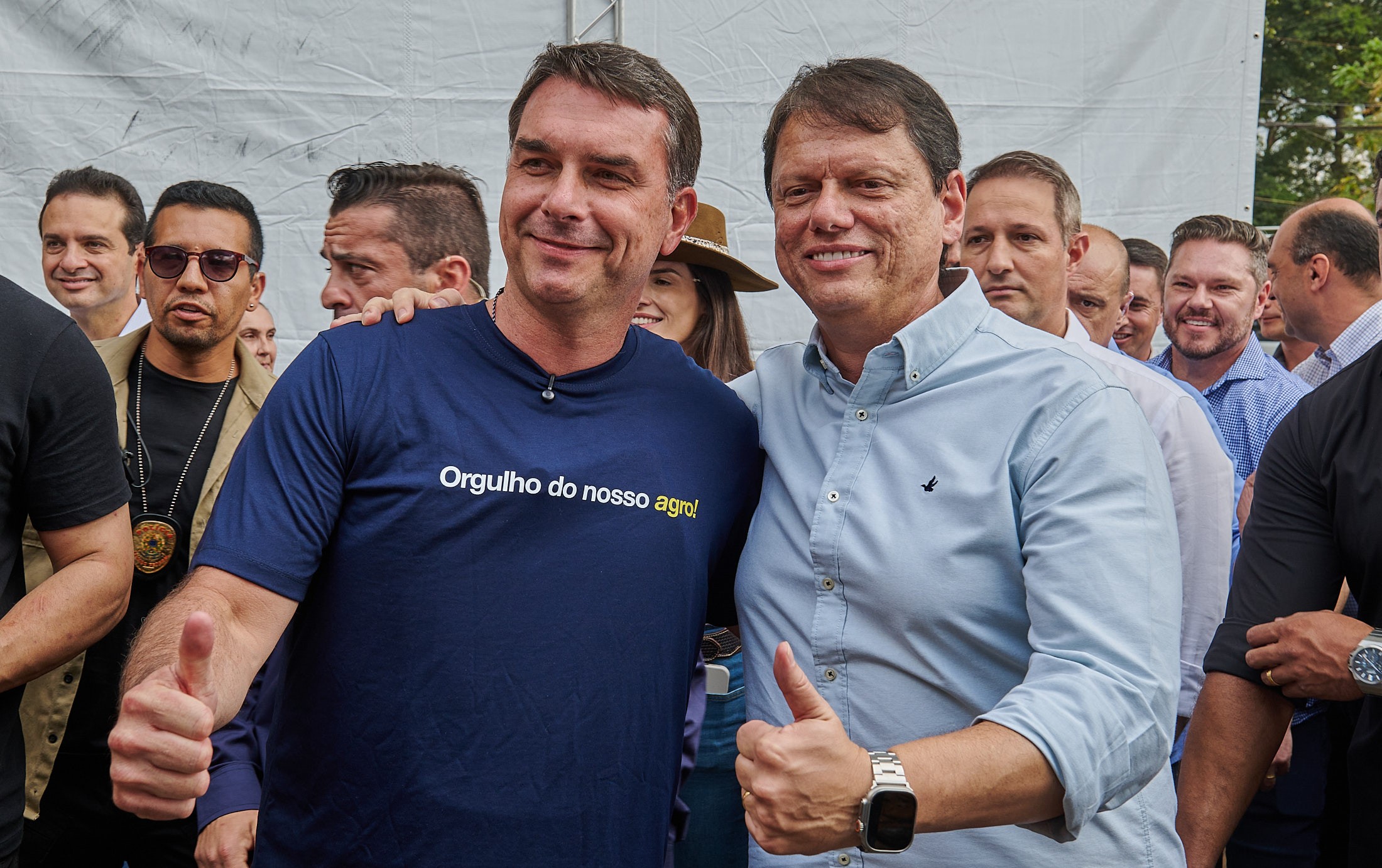 Em evento oficial do governo de SP, Tarcísio chama Flávio Bolsonaro de 'próximo presidente' e senador promete 'cuidar do povo brasileiro'