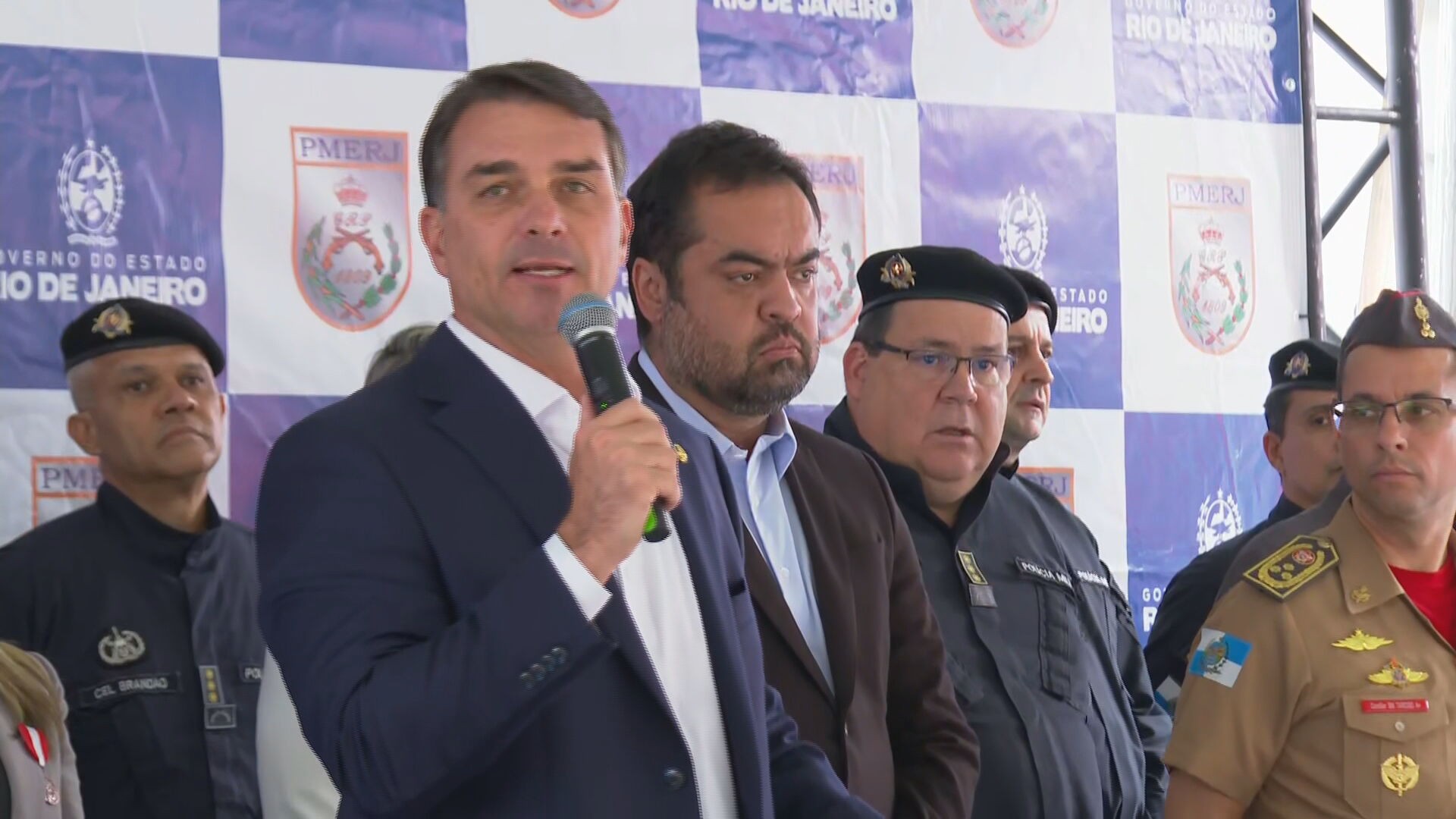 Valor pedido por Flávio Bolsonaro a Vorcaro equivale a 11% do total investido pelo governo do Rio no Banco Master