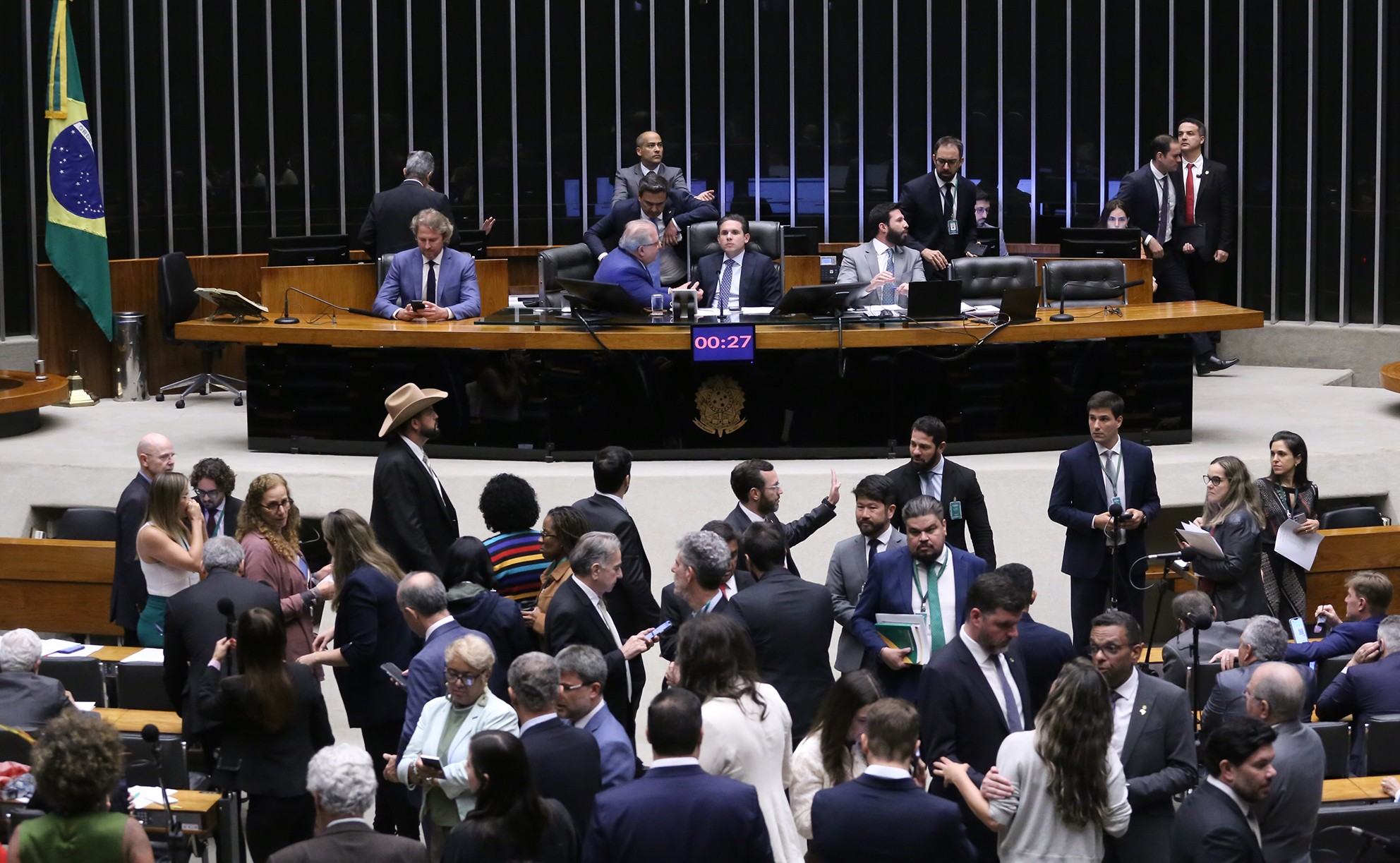 O vale-tudo do Congresso às vésperas da eleições - O Assunto #1.724