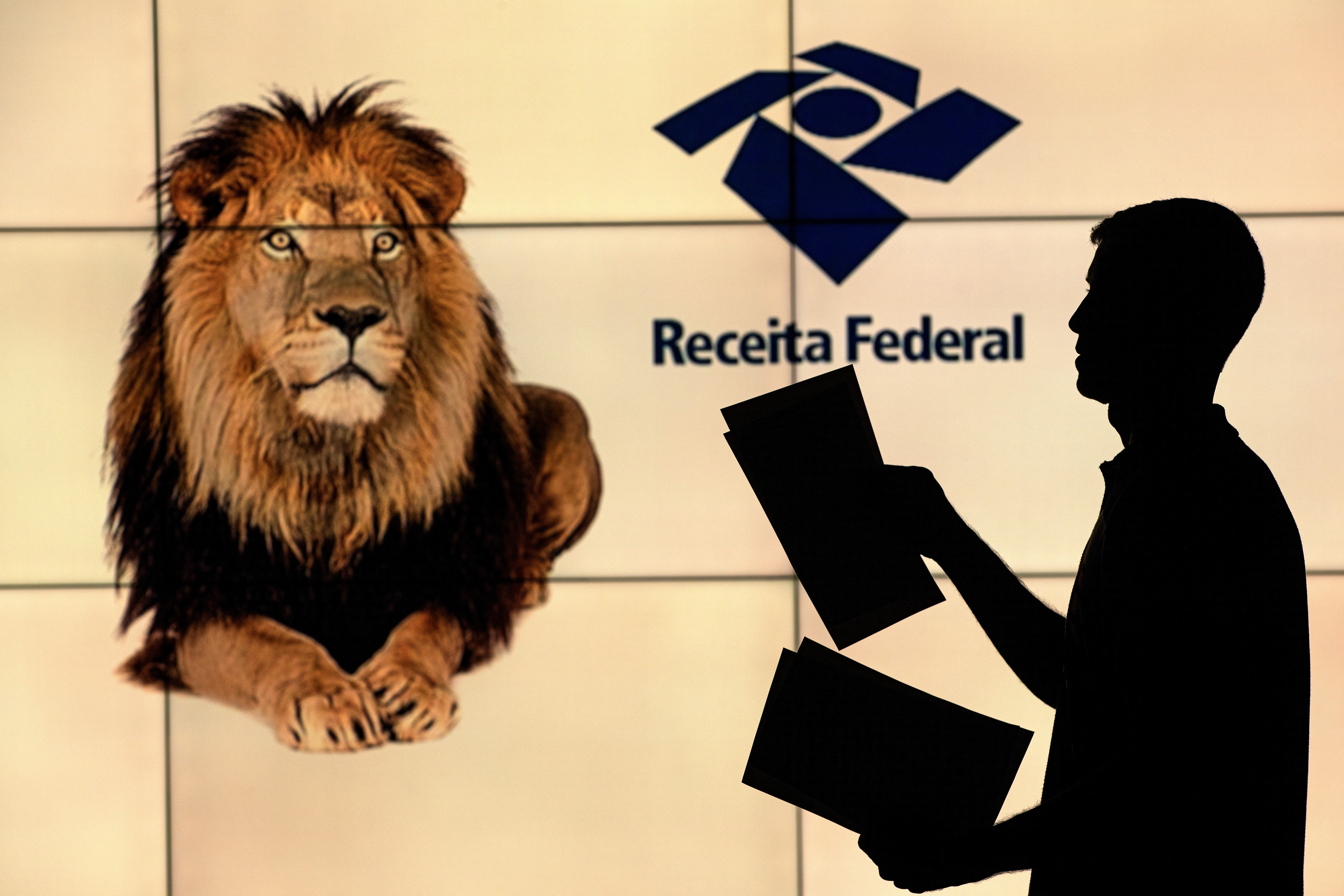 Imposto de Renda 2026: ficou de fora da restituição? Veja como consultar a fila e saiba quem recebe primeiro