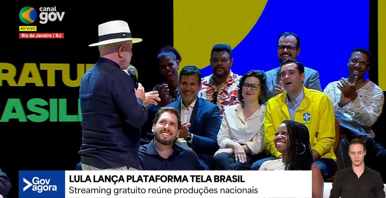 Lula diz que esquerda terá de usar verde e amarelo na Copa ‘para não deixar cores do Brasil serem tomadas’