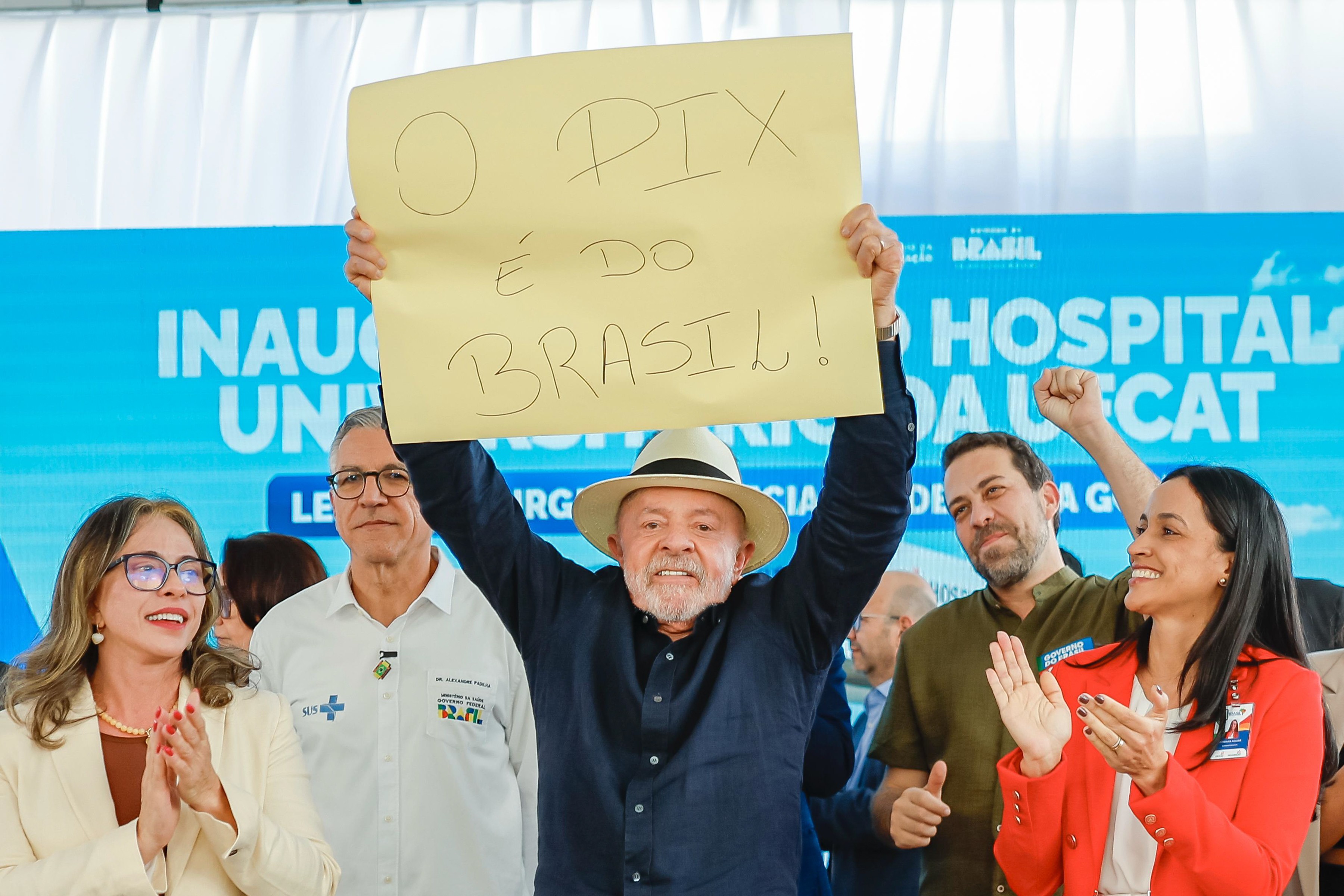 O novo tarifaço de Trump contra o Brasil - O Assunto #1733