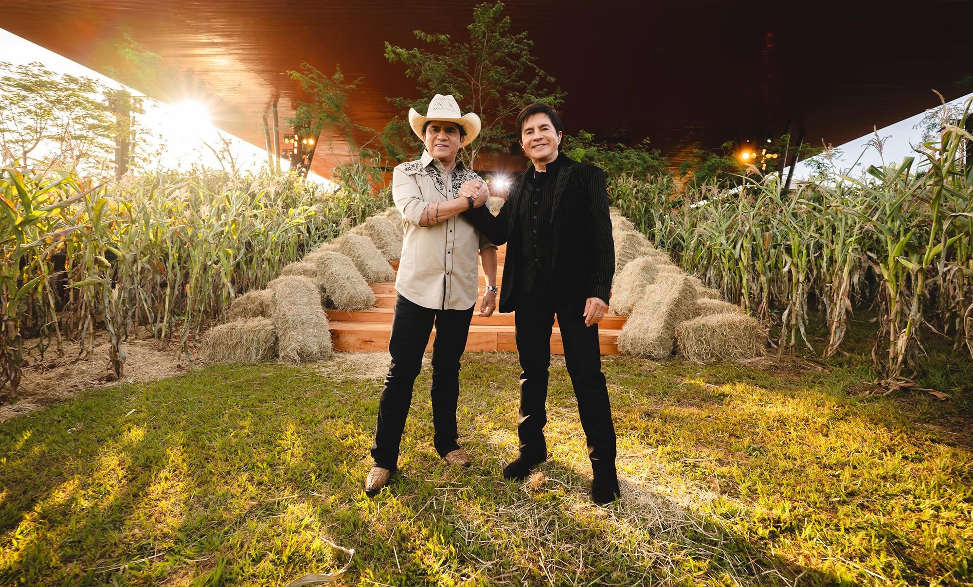 Chitãozinho &amp; Xororó trazem Vanessa da Mata, Almir Sater e o quarteto Traia Véia para a 'roça' em álbum audiovisual