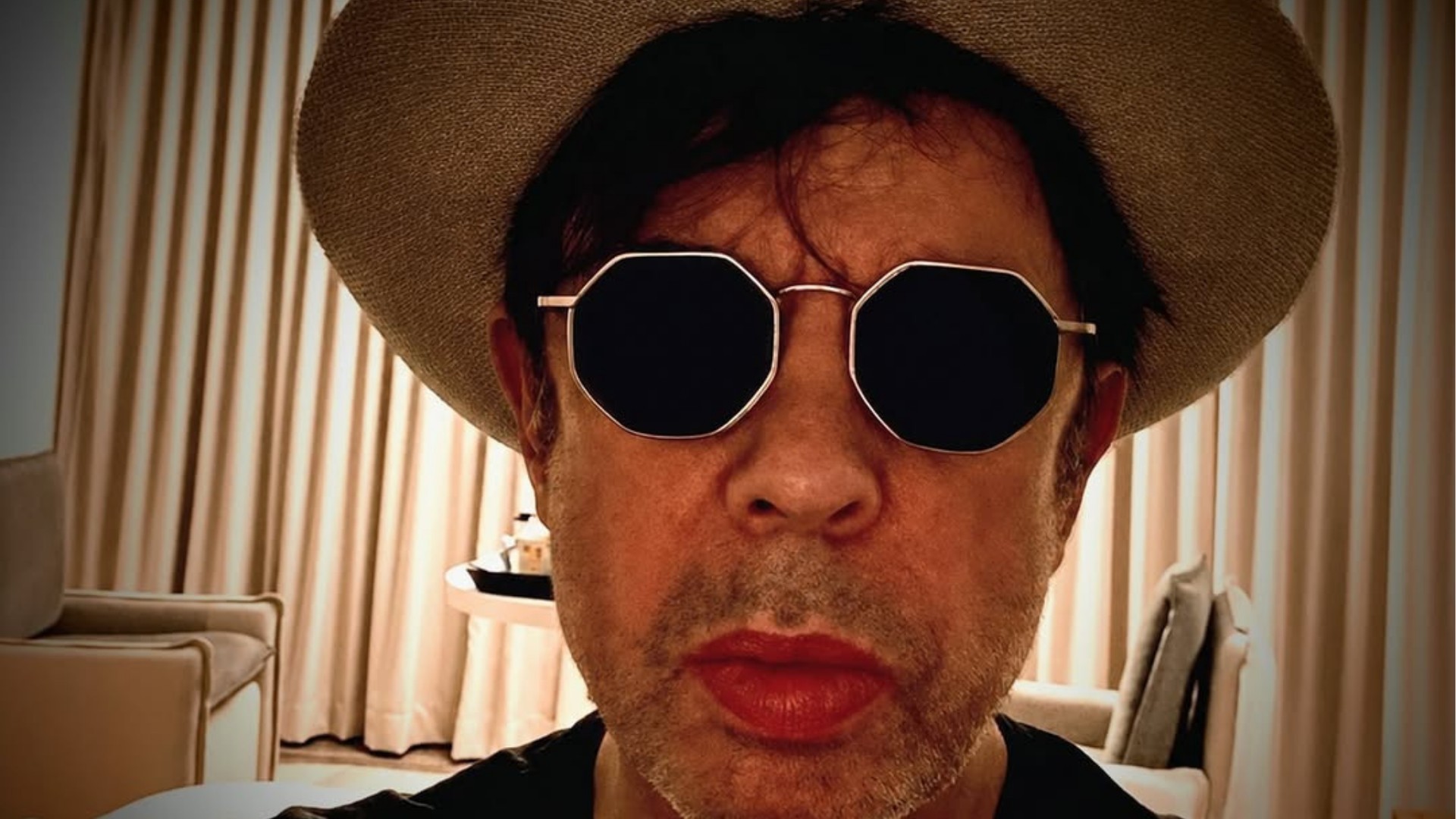 Vocalista do Echo &amp; the Bunnymen sofre acidente de carro e banda adia show nos EUA