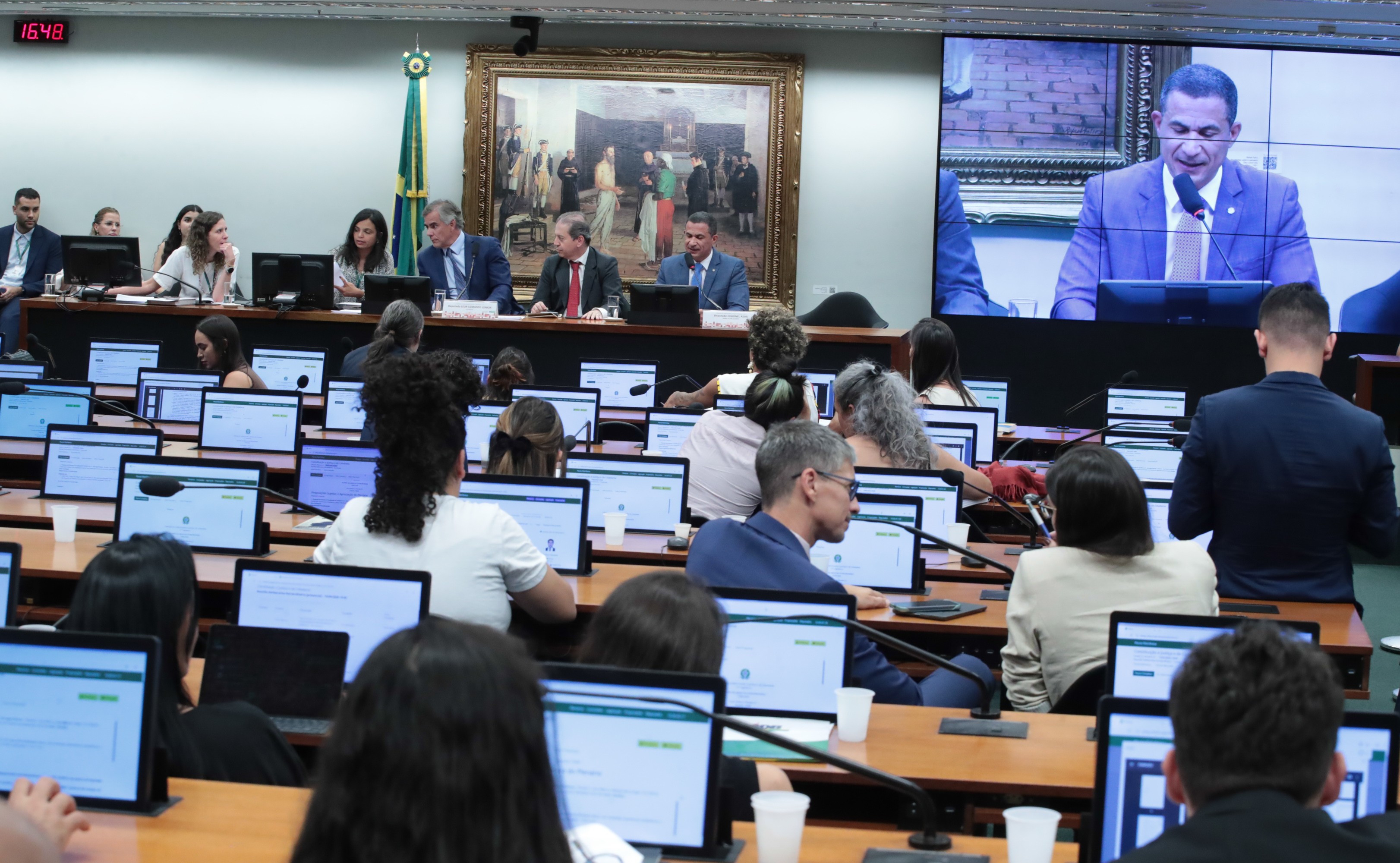 CCJ da Câmara retoma nesta terça discussão sobre PEC que reduz maioridade penal