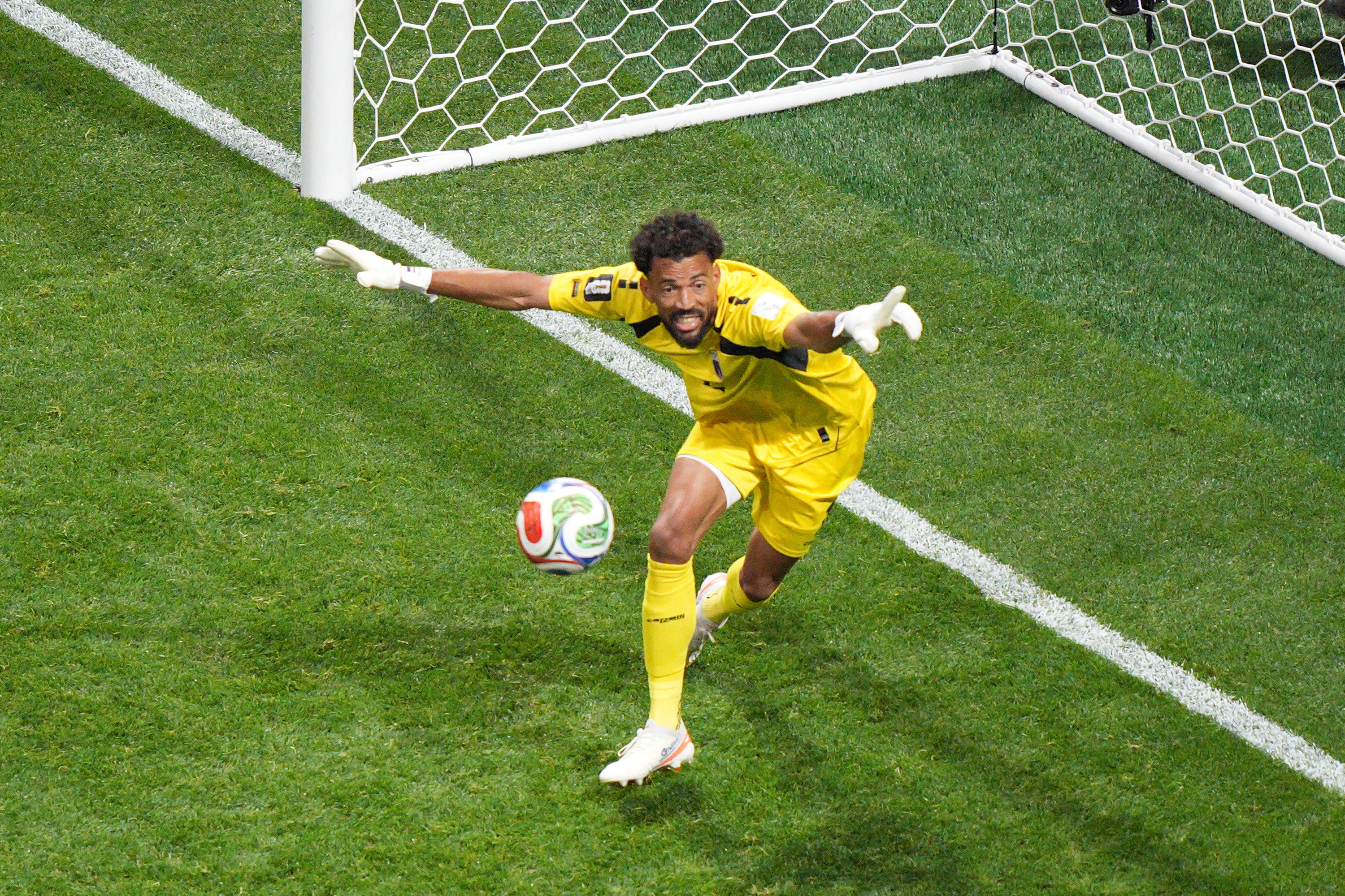 Memes: Vozinha, goleiro de Cabo Verde, diverte nas redes após defesas em jogo contra Espanha; veja reações