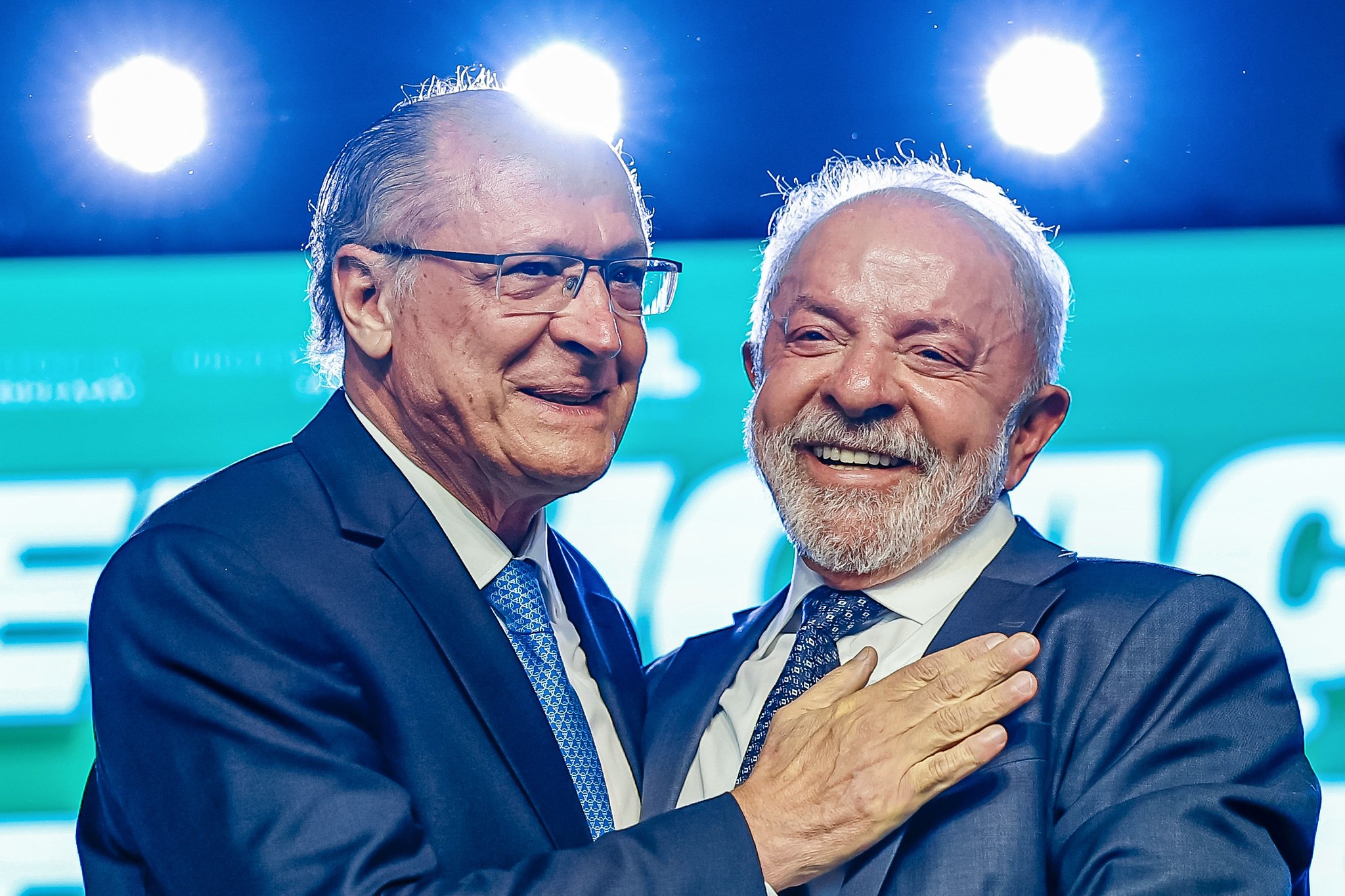 A um mês das convenções, presidenciáveis negociam vice pensando em reduzir resistências do eleitorado e em tempo de TV