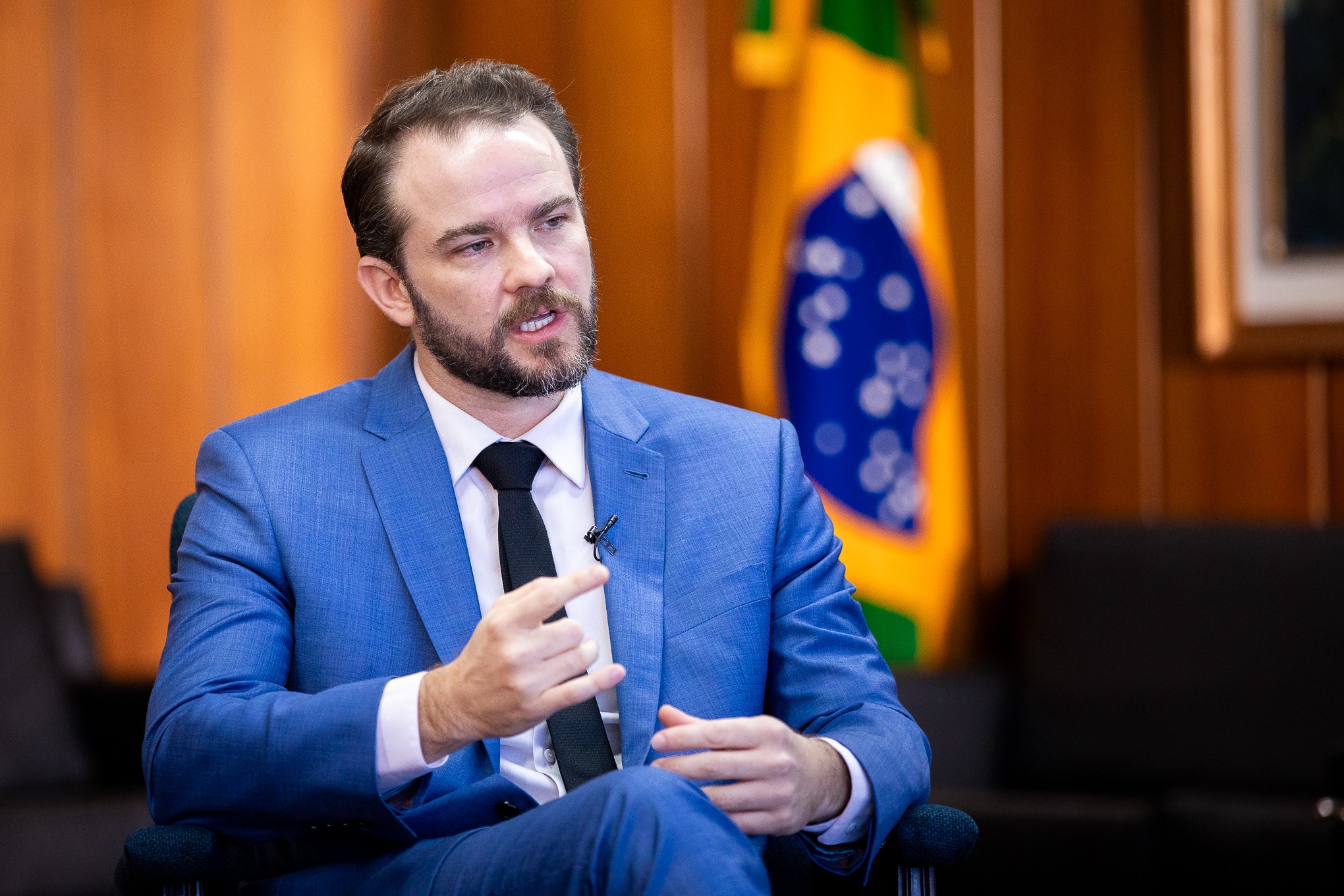 Durigan nega erros do governo e promete ajuste nas contas públicas