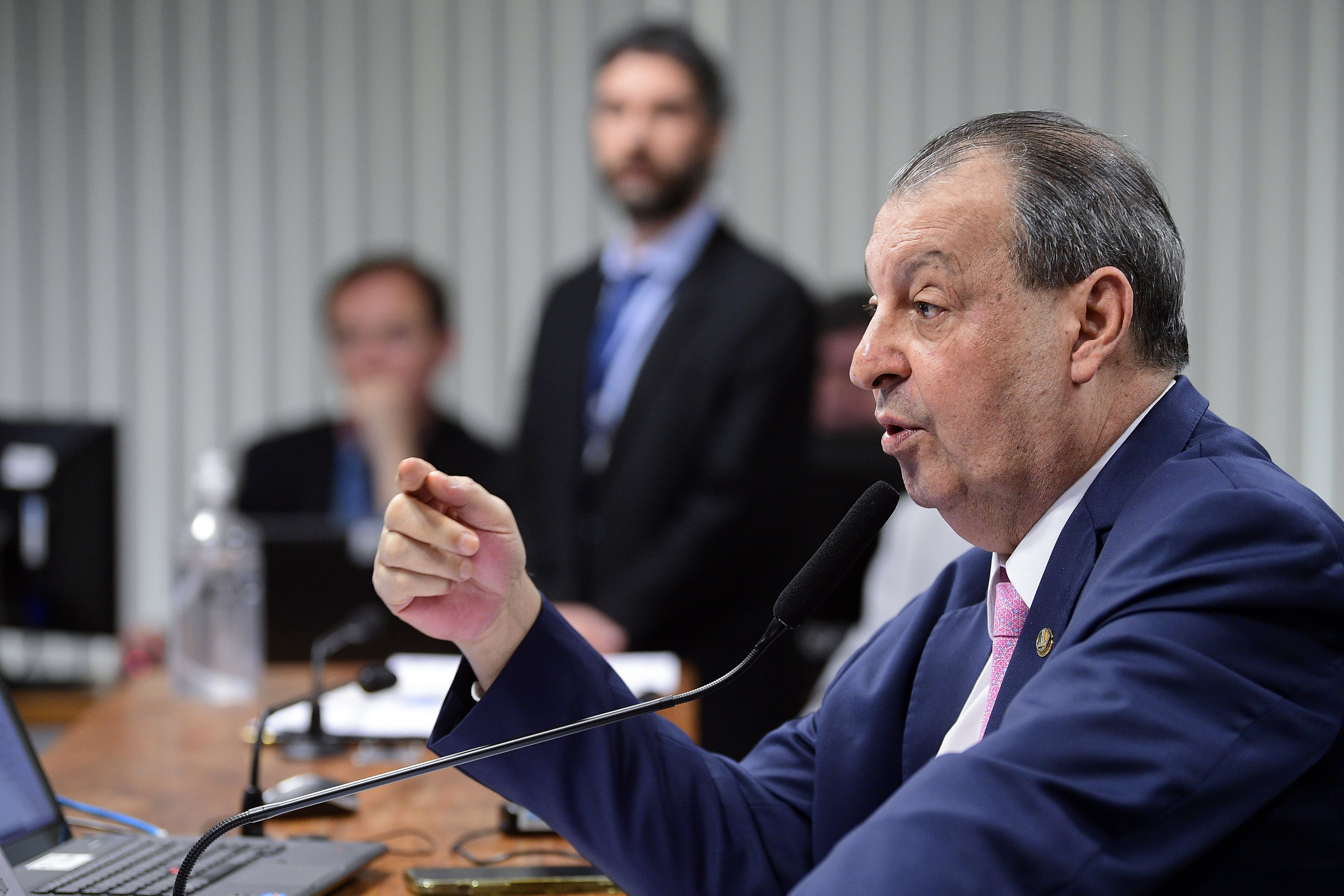 Fim da 6x1: Aziz mantém relatório com mesmo teor de texto aprovado pela Câmara para acelerar votação no Senado