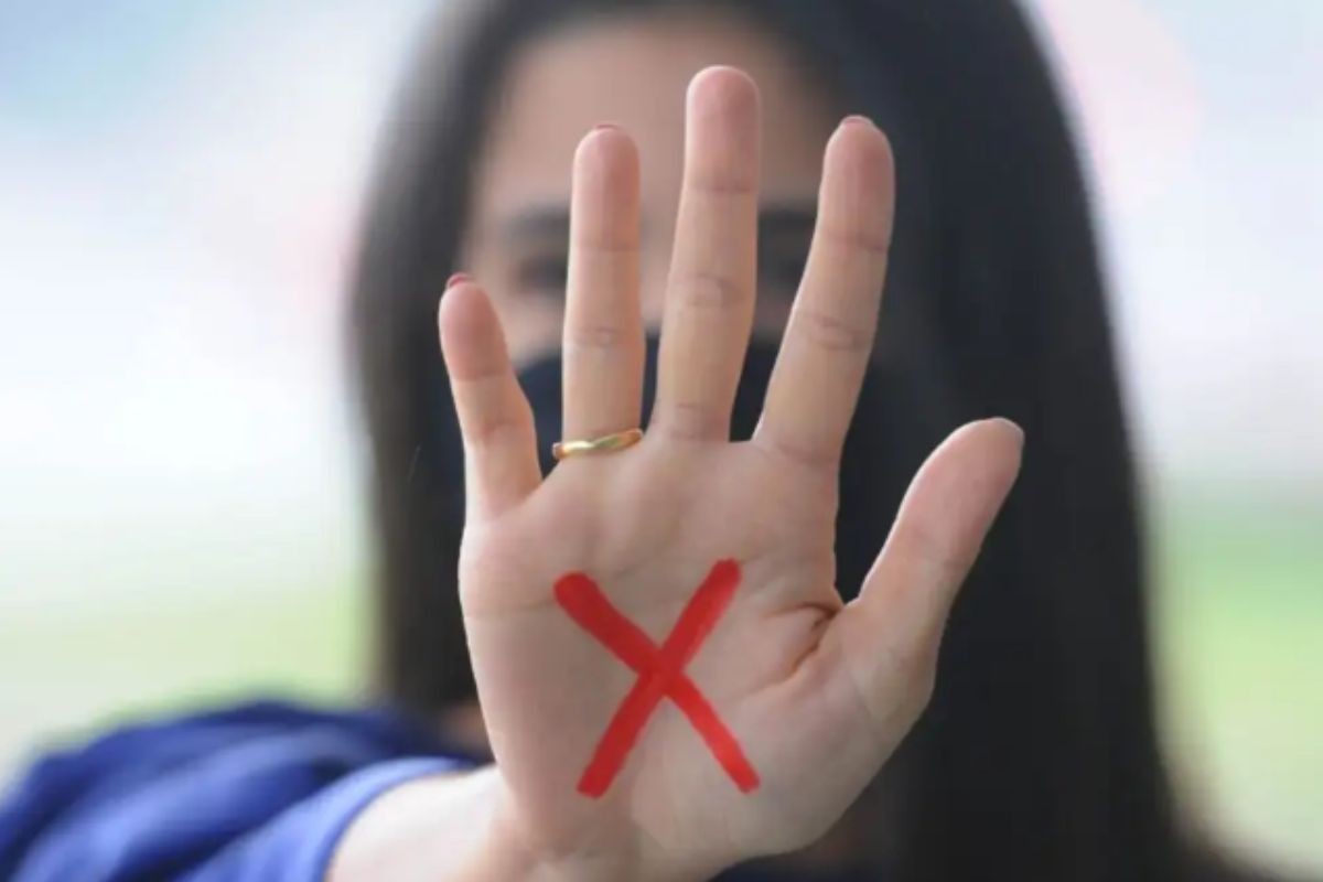 Relatos de violência, acolhimento e orientação marcam rotina das atendentes do Ligue 180