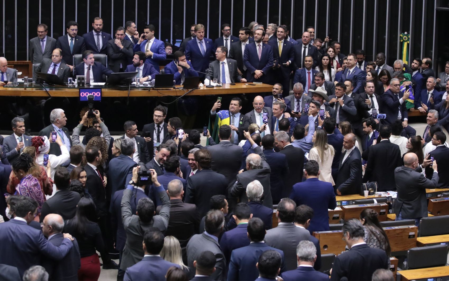 VÍDEO: Qual a diferença entre deputado estadual e federal?